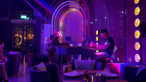 ZSUdDiun y3e bGw.jpg