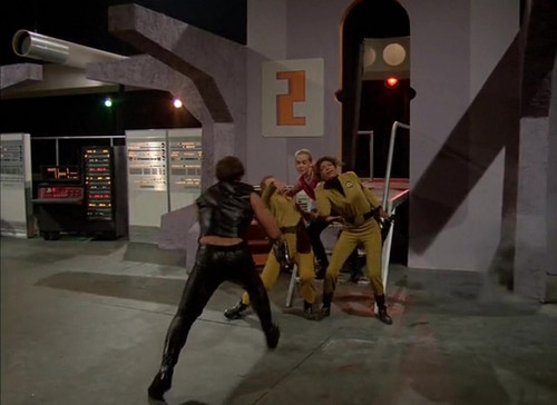 Buck Rogers in the 25th Century s1e8 Planet of the Amazon Women unknown pinch, ray gun 1.jpg