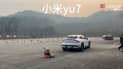 J3CMdAlb2n CizKM.jpg