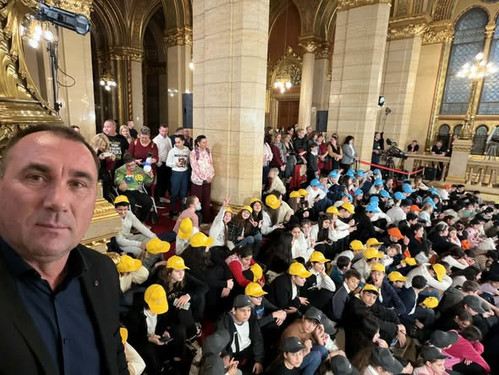 599949462 1251987106751261 881119319262742844 n.jpg?stp=cp6 dst jpg s590x590 tt6& nc cat=106&ccb=1 7.jpg