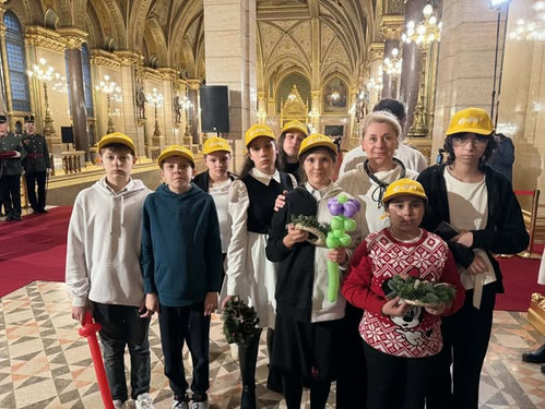 600896163 1251986920084613 8281495088701261034 n.jpg?stp=cp6 dst jpg s590x590 tt6& nc cat=104&ccb=1 .jpg