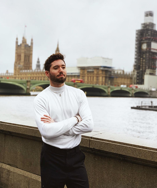 robertogarrdner 1928400930191883842 240321720 2018 12 06.jpg