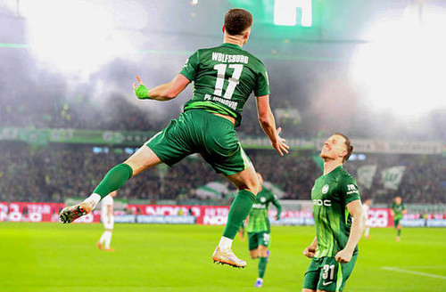 Dzenan Pejcinovic 3 kali menjebol gawang SC Freiburg Getty Images.jpg