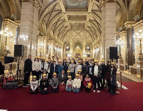 602330133 1251986916751280 8864864944918884358 n.jpg?stp=cp6 dst jpg s590x590 tt6& nc cat=102& nc cb.jpg