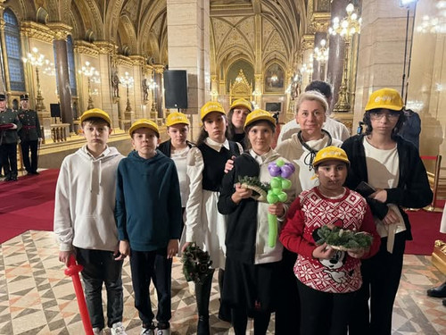 600896163 1251986920084613 8281495088701261034 n.jpg?stp=cp6 dst jpg s590x590 tt6& nc cat=104& nc cb.jpg