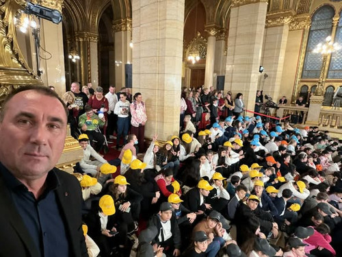 599949462 1251987106751261 881119319262742844 n.jpg?stp=cp6 dst jpg s590x590 tt6& nc cat=106& nc cb=.jpg