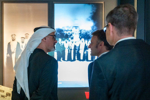 G8srTDJaUAE6VLb.jpg