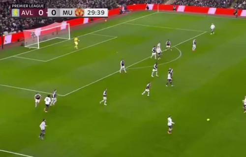 manuel ugarte manchester united attempted cross field pass v0 Ymt5bWh0NHphbDhnMfh17R19sbeF37eZj 1thQ.jpg