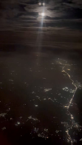 PeqyeDwnYWx9DXZq.jpg