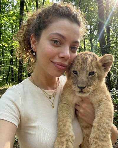 CUB CUDDLE.jpg