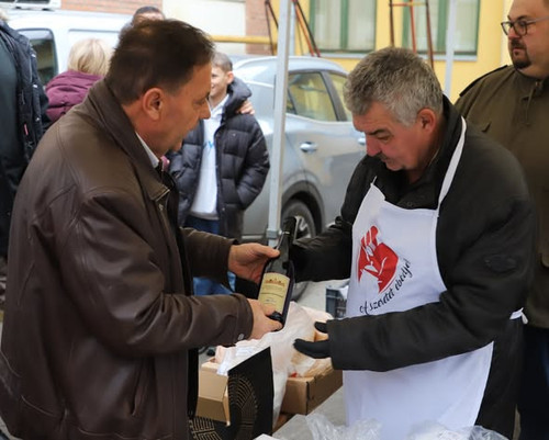 600320551 1429221021899501 2732094975477658210 n.jpg?stp=dst jpg s590x590 tt6& nc cat=108& nc cb=99b.jpg