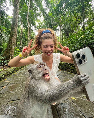 MONKEY SELFIE.jpg