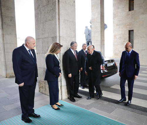 G8rokKgXUAAM9bl.jpg