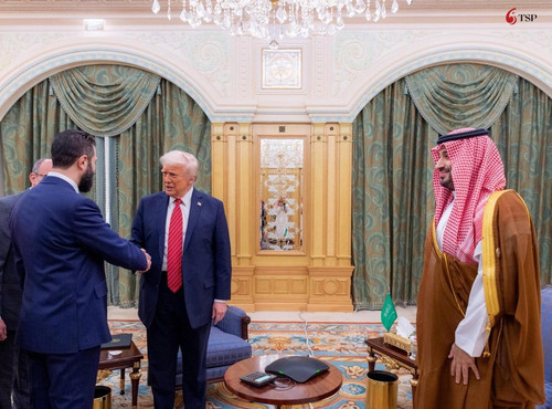 G8jogSaWMAABEb3.jpg