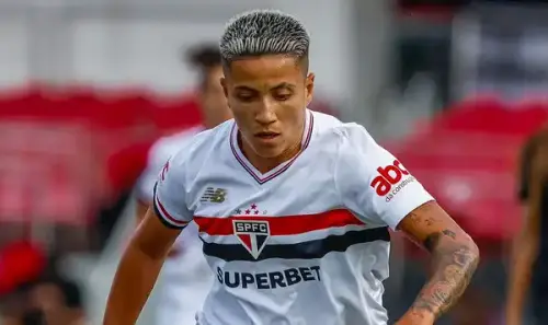 São Paulo confirma renovação com a lateral Bia Menezes até dezembro de 2027, destaca futuro promissor