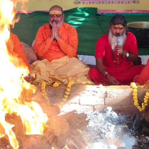 मां बगलामुखी महायज्ञ का तृतीय दिवस जयपुर के राजा पार्क स्थित राम मंदिर में.4.jpg