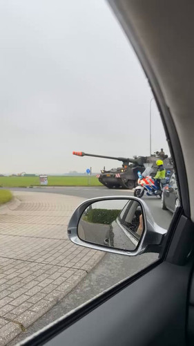 UF5Edp7yw6QM7 i6.jpg