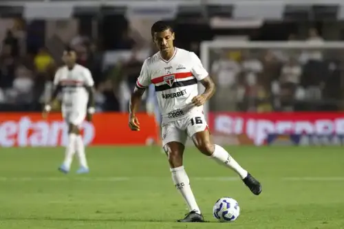 Luiz Gustavo tem ano avaliado como "bom" por torcedores do São Paulo; confira detalhes!