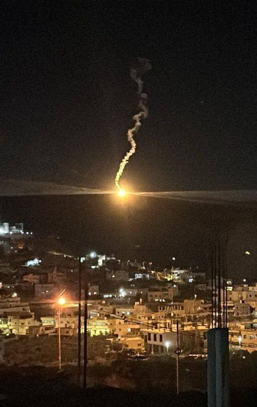 مواجهات بين شبان وقوات الاحتلال في بلدة المغير شمال شرق رام الله، وسط إطلاق للرصاص الحي....