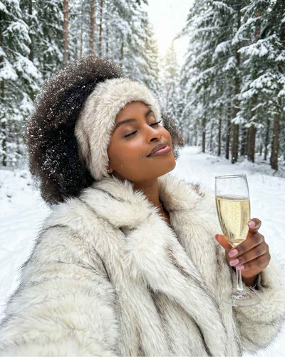 SNOWY CHAMPAGNE.jpg