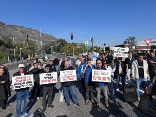 القناة 12 العبرية: احتجاجات من المستوطنين في كريات شمونة قرب حدود لبنان بسبب غياب الإعمار بعد الحرب مع لبنان....