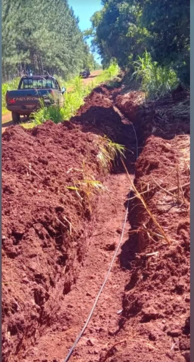 Tres Capones refuerza su compromiso con las zonas rurales: continúa el reparto de agua para los colonos