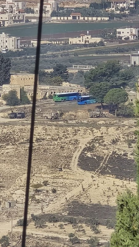 جانب من تواجد المستوطنين وجنود الاحتلال في محيط مستوطنة ترسلا في صانور قضاء جنين....