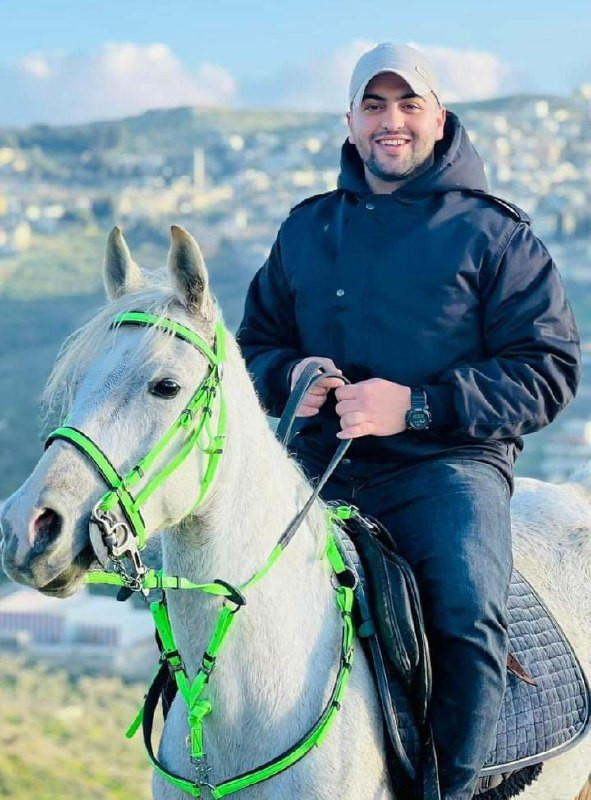 استشهد الشاب يونس اشتية من مرتبات الشرطة الفلسطينية بعد حصاره في بلدة تل قضاء نابلس، وقام الاحتلال باحتجاز جثمانه....