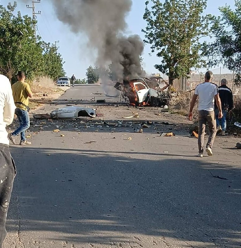طيران الاحتلال المسير يقصف سيارة في منطقة عين السماحية بين زوطر الشرقية والنبطية الفوقا بلبنان....