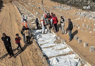 المتحدث باسم الأدلة الجنائية في غزة، محمود عاشور، قال إنه تم التعرف على 99 جثمانًا من أصل 330 جثمانًا تم استلامها من اللجنة الدولية للصليب الأحمر حتى ...