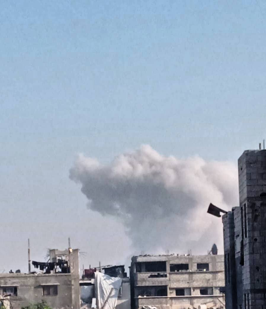 تم تدمير مربعات سكنية شرق حي الزيتون في شرق مدينة غزة....