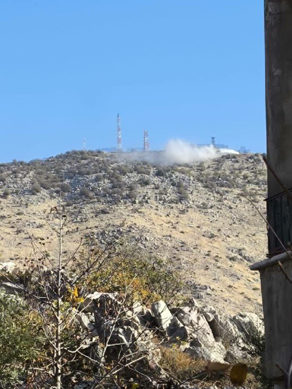 قوات الاحتلال تقتحم وتطلق النيران الرشاشة من موقع "رويسات العلم" باتجاه أطراف بلدة كفرشوبا جنوب لبنان....