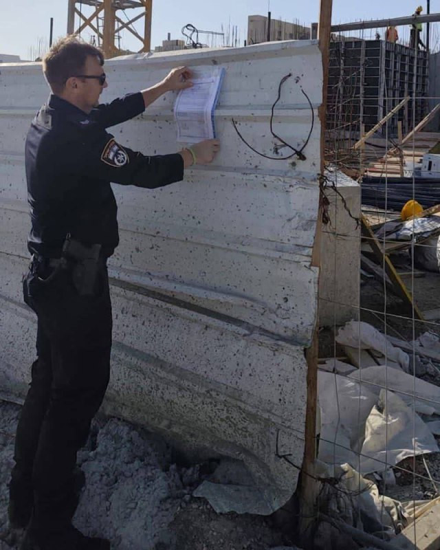 شرطة الاحتلال تعتقل 10 عمال وتغلق ورشة بناء بالداخل المحتل....