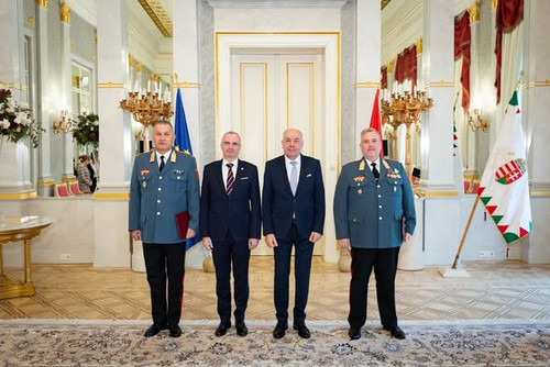 619221906 122271118196239180 8764393699367004372 n.jpg?stp=dst jpg s590x590 tt6& nc cat=104&ccb=1 7&.jpg