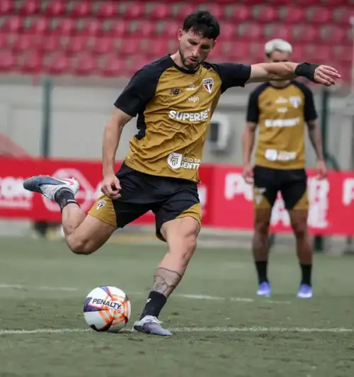 Calleri assume culpa por derrota do São Paulo após gol perdido