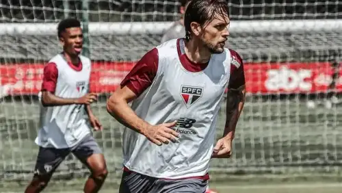 Mesmo com dois gols de Calleri, São Paulo cai diante da Portuguesa