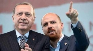 منعت السلطات الإسرائيلية بلال أردوغان، نجل الرئيس التركي رجب طيب أردوغان، إلى جانب عدد من المسؤولين والشخصيات التركية البارزة، من دخول أراضيها، على خل...