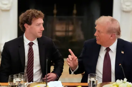 Trump Heads to Davos to Pitch Housing Plan Surrounded by Billionaires.webp