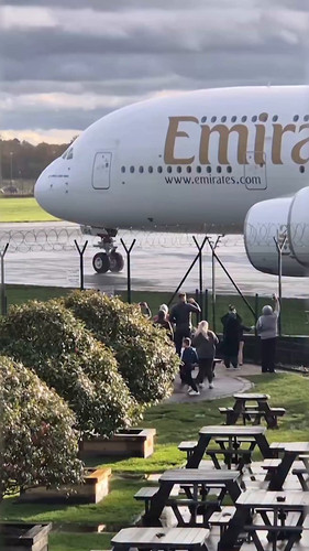 lxW2H IaocHYgshw.jpg