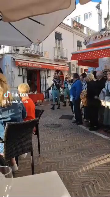 qXF1xZpvFnIHen8w.jpg
