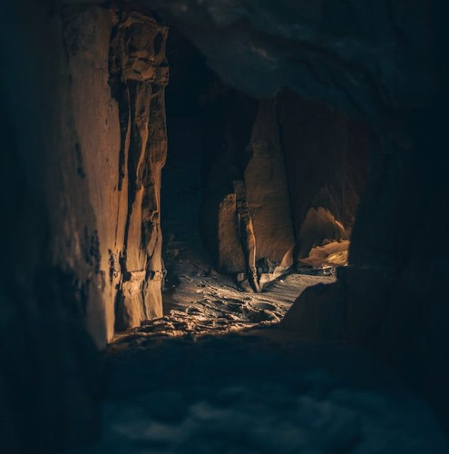 Dans une grotte 634x641.jpg