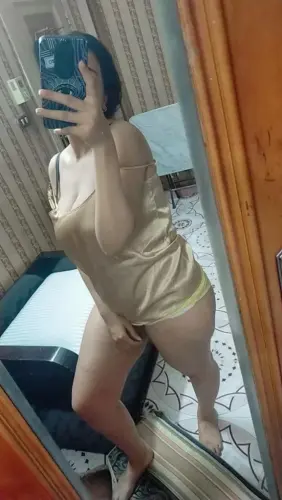 لبوة مصرية عشرينية بجسم فاجر يشهي تصور فيديو نودز لصاحبها 3 577x1024