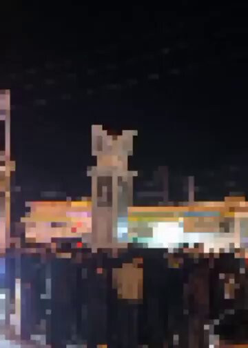 h7CCJS6bIJG8HbVp.jpg