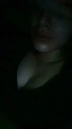 نودز جزائريه هايجه ع الاخر ومش قادره من المحنه تدعك كسها و تجيب شهوتها 7 576x1024