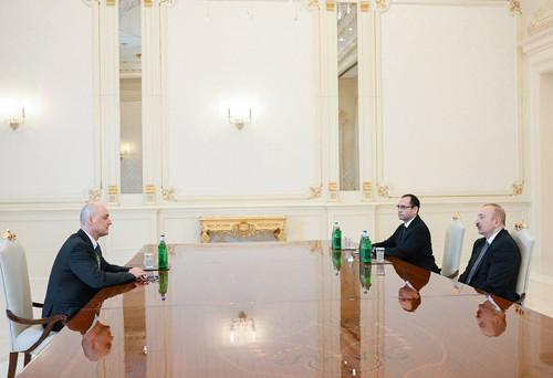 G7zOXZraMAE6ciq.jpg