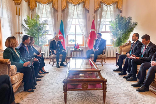 G7ypWIoXIAAbiI3.jpg