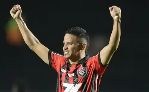 Possível adeus: São Paulo negocia venda de Erick ao Vitória 