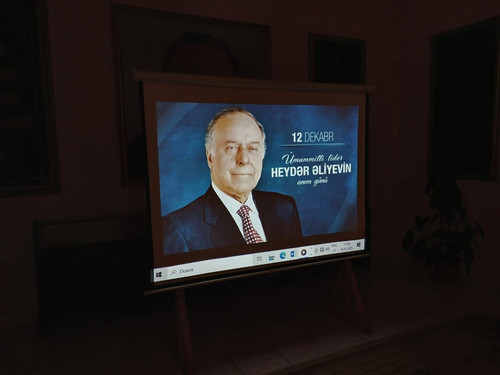 G7zbat2bwAAdRYi.jpg