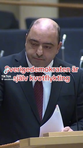 M6Y9p QV0b8IMfS2.jpg