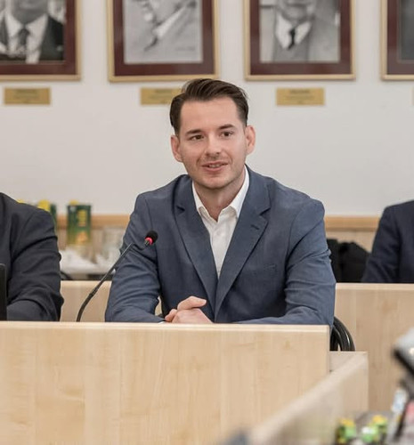 599176075 1401850098182713 3258067975333098162 n.jpg?stp=cp6 dst jpg p180x540 tt6& nc cat=108&ccb=1 .jpg